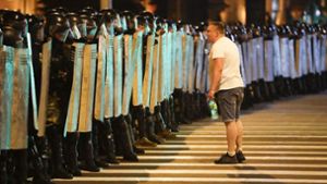 In Belarus treffen seit Tagen Demonstranten und die Polizei aufeinander. Foto: AP/Sergei Grits
