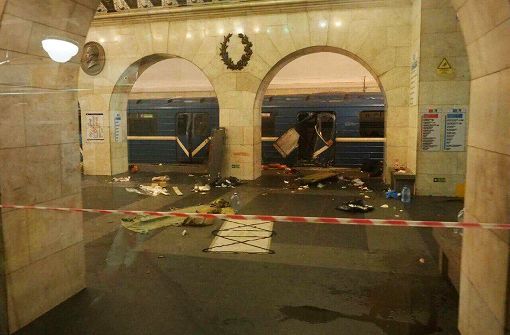 Bilder der U-Bahn, in der es zu der Explosion gekommen war, machen im Internet die Runde. Alle U-Bahn-Stationen in der Stadt wurden nach der Explosion geräumt. Foto: AP