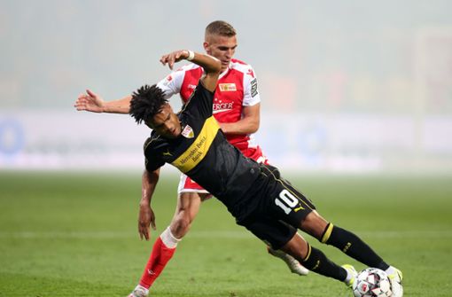Der VfB Stuttgart, hier Daniel Didavi, fällt – steht er auch wieder auf? Foto: AFP
