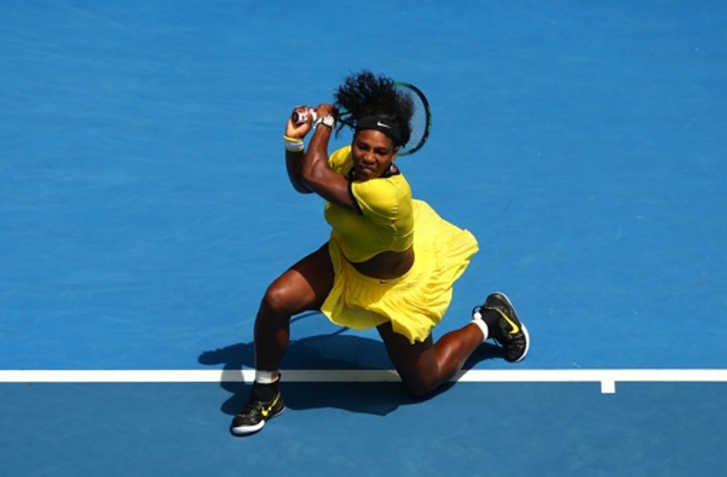 Kraftvoll und athletisch: Serena Williams lässt ihrer Konkurrentin im Viertelfinale der Australian Open keine Chance.