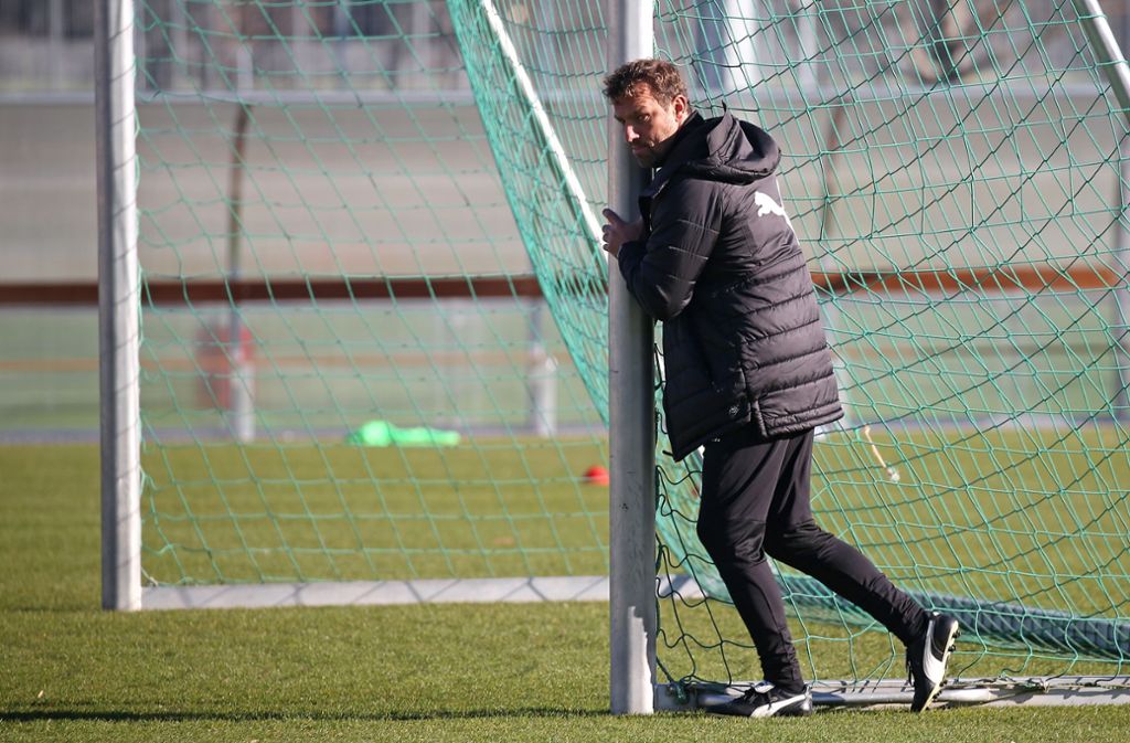 Markus Weinzierl muss mit dem VfB gegen Leipzig dringend punkten. Foto: Baumann