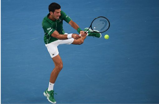 Novak Djokovic steht im Finale der Australien Open. Foto: AFP/MANAN VATSYAYANA
