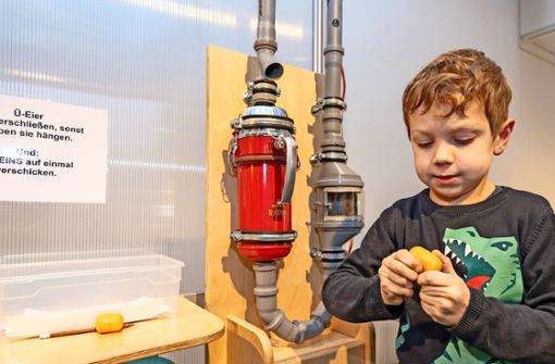 Überraschung: Kinder können die  Rohrpost ausprobieren. Foto: factum/Weise