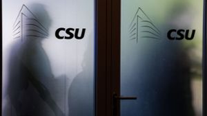 Hinter verschlossenen Türen tagt die CSU zum Thema Asyl. Foto: dpa