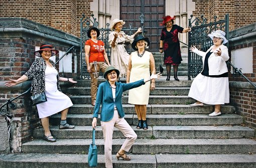 Große Hüte, große Pose, großer Spaß:  die Damen vom Hut Club können sic h über viele Komplimente   freuen Foto: Lichtgut/Verena Ecker