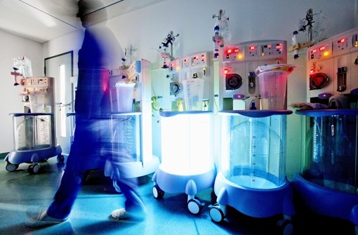 Wenn die Nieren versagen und kein Organspender in Sicht ist, müssen Maschinen die Blutreinigung übernehmen. Foto: Robert-Bosch-Krankenhaus