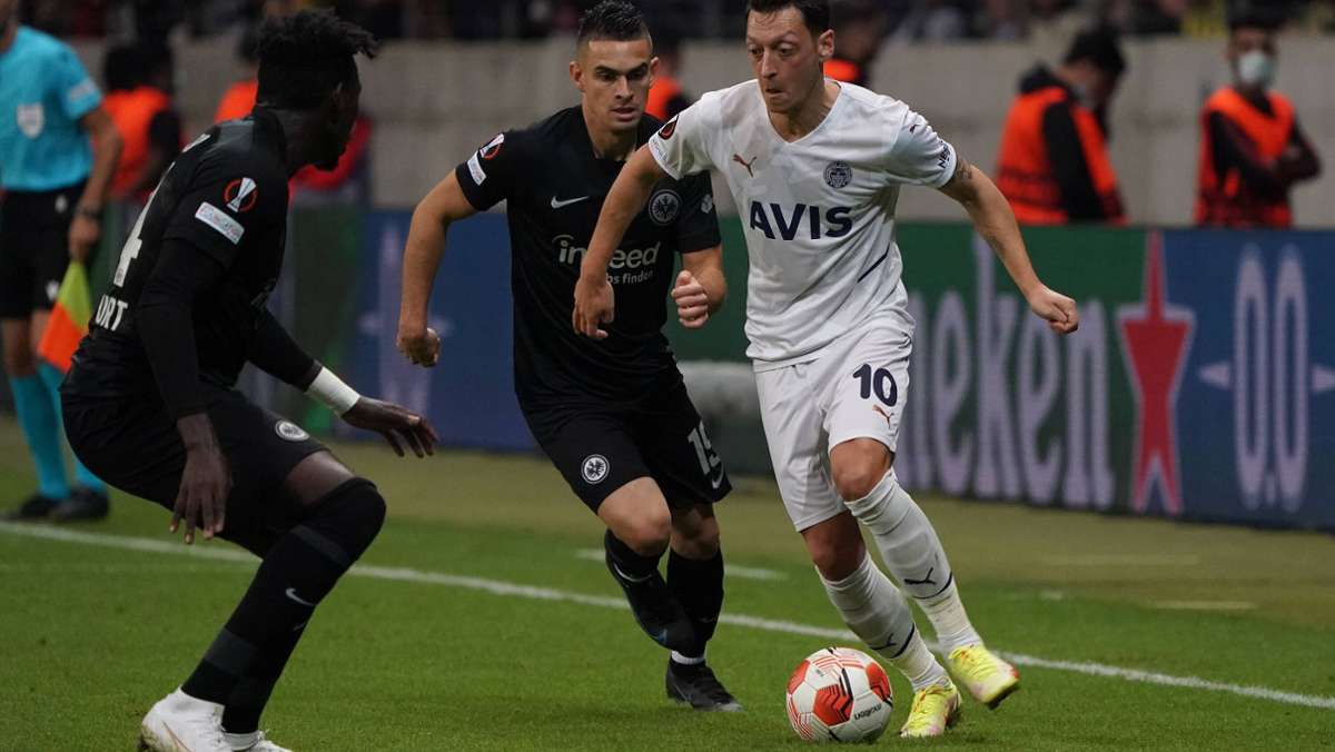 Frankfurt gegen Istanbul: Erst Knallkörper, dann Özils Tor – Eintracht auch in Europa sieglos