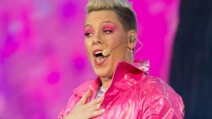 Bei Pink-Auftritt: Fan wirft offenbar Asche seiner Mutter auf Bühne