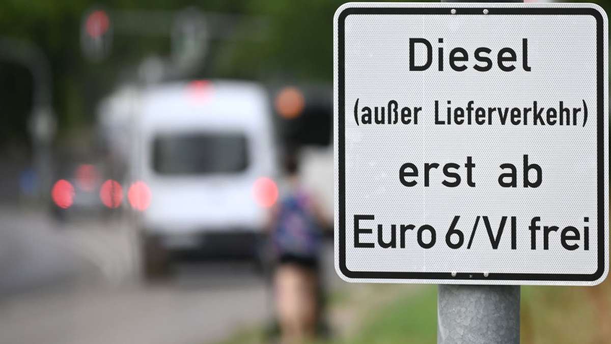 Dieselfahrverbot in Stuttgart: Stadt stellt die letzten Schilder auf