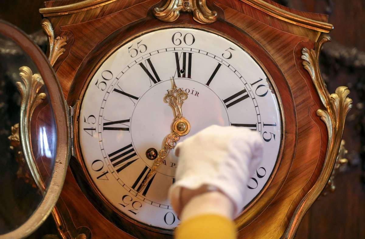 Am Sonntag (25. Oktober) ist es wieder so weit: Um 3 Uhr werden die Uhren um eine Stunde auf 2 Uhr zurückgestellt.