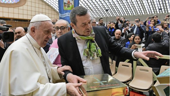 Der Papst hat jetzt eine Stuttgarter Bibel