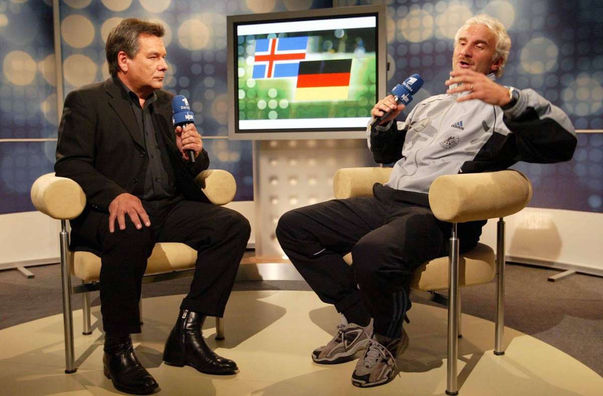 2003 gerieten Moderator Waldemar Hartmann (li.) und DFB-Teamchef Rudi Völler im Fernsehstudio nach dem Spiel gegen Island aneinander. Wir blicken  in Bildern auf weitere legendäre Fußball-Wutreden.