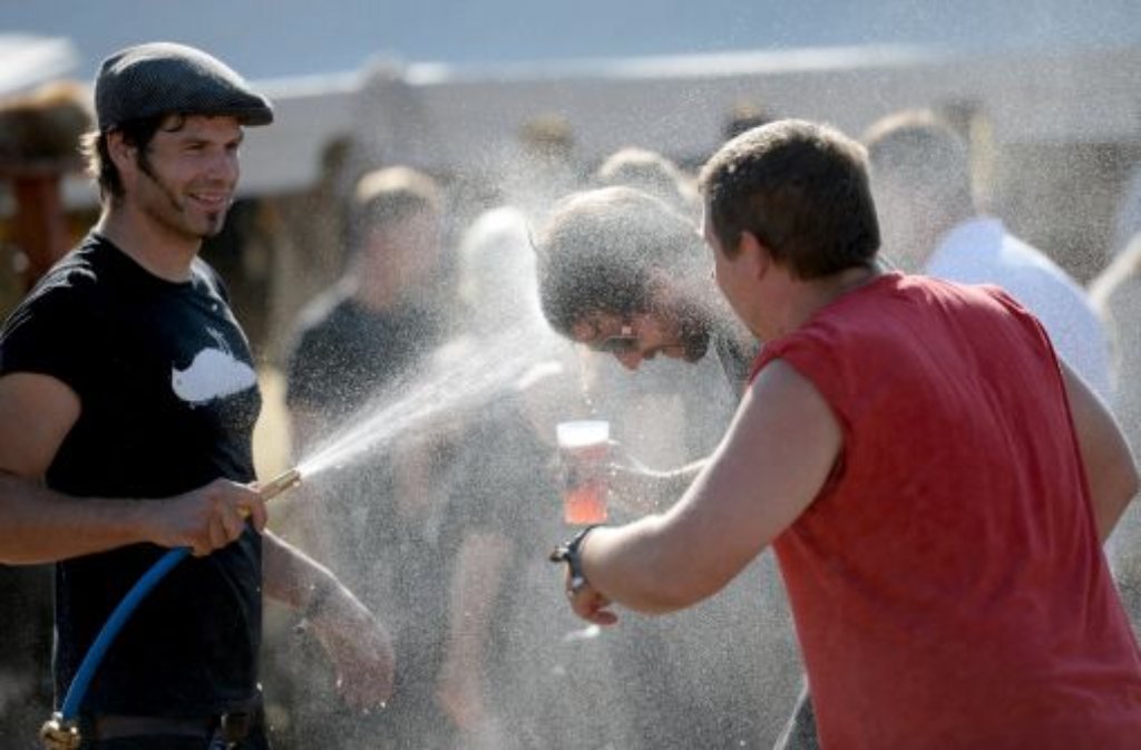 Bier, Zelte und Musik: In Wacken sind die Headbanger eingetroffen. Foto: dpa