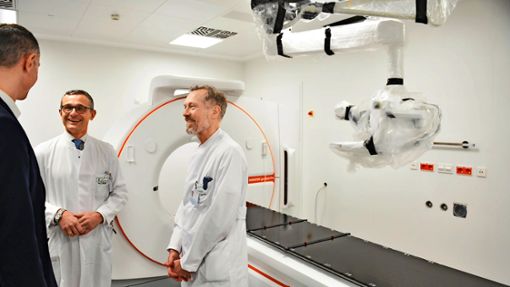 In der neu geschaffenen Radioonkologie kann das Team um Marc Münter (Mitte)  Strahlenpatienten besser versorgen  . Foto: Lichtgut/Max Kovalenko