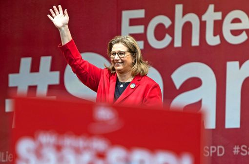 Anke Rehlinger siegt überraschend deutlich bei der saarländischen Landtagswahl. Foto: dpa/Oliver Dietze