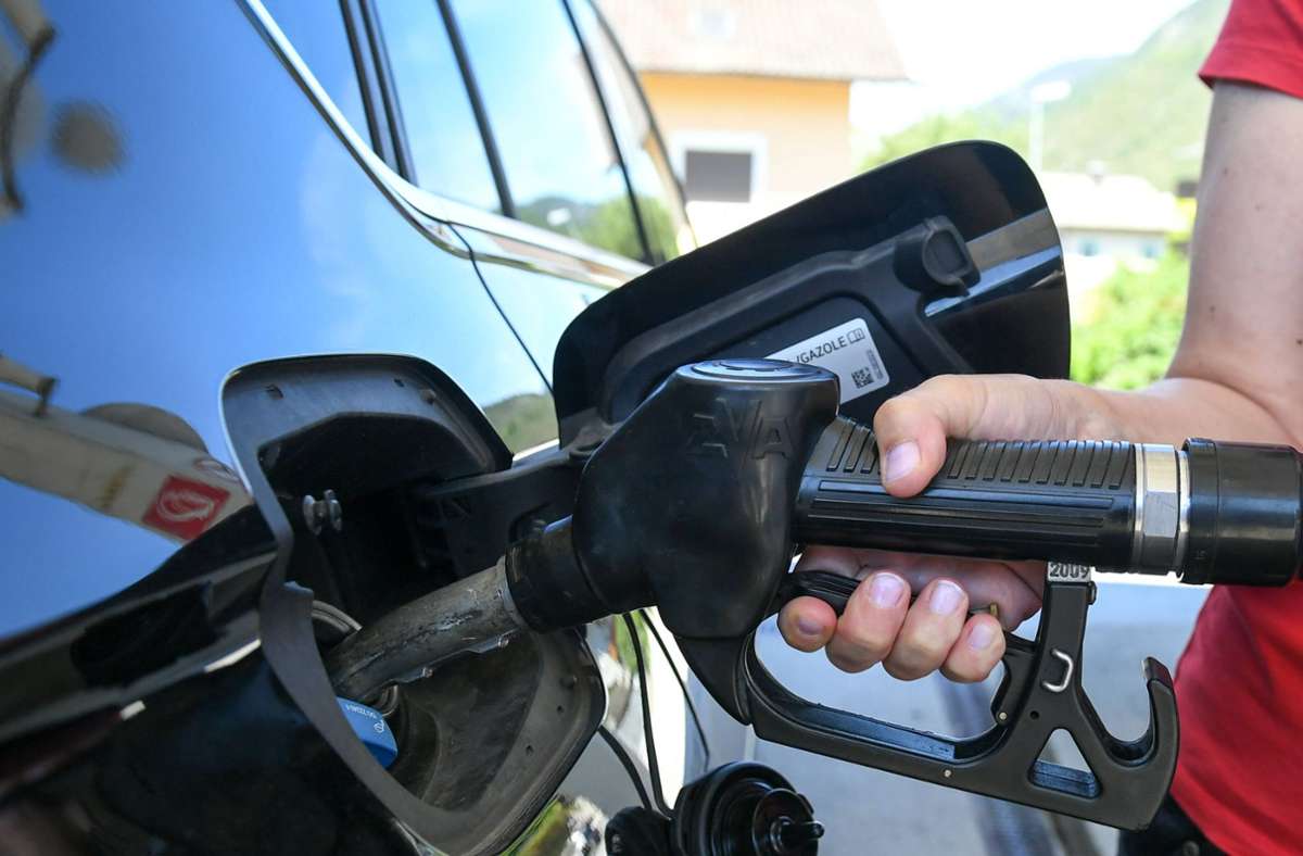 Service Auto: Benzin sparen beim Autofahren, Ratgeber