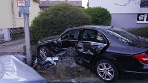 81-jähriger Autofahrer schlittert an zehn Autos vorbei und stirbt