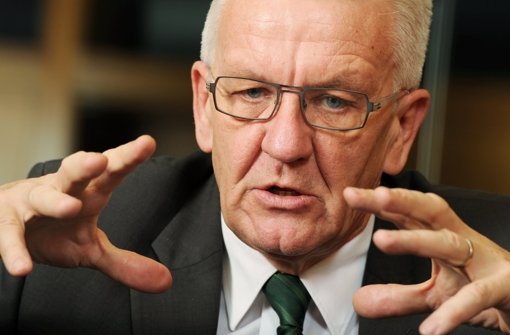 Ministerpräsident Winfried Kretschmann (Grüne) und Wirtschaftsminister Nils Schmid (SPD) wollen sich als „ehrliche Makler“ bei der Neuordnung der Bund-Länder-Finanzbeziehungen einbringen. Foto: dpa
