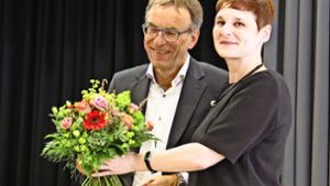 Werner Wölfle, damals noch Verwaltungsbürgermeister, führte Evelyn Weis Anfang Juli offiziell in ihr neues Amt ein. Foto: Archiv Corinna Pehar