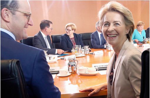 Letzter Tag am Kabinettstisch in Berlin: Ursula von der Leyen soll zum 1. November EU-Kommissionschefin werden – vorher muss sie ihre Kommissare aussuchen und ihre politische Agenda vorbereiten. Foto: dpa