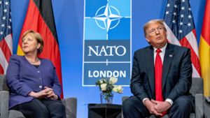 Sie haben kein entspanntes Verhältnis zueinander: US-Präsident Donald Trump und  Bundeskanzlerin Angela Merkel –  hier  zu Beginn eines bilateralen Gesprächs beim Nato-Gipfel Foto: dpa/M. Kappeler