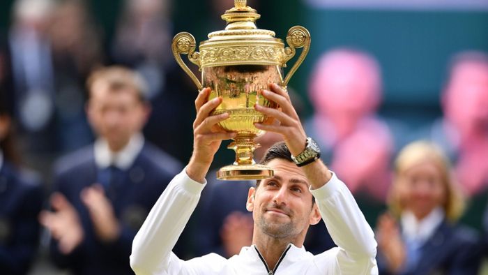 Novak Djokovic besiegt Roger Federer in epischem Finale