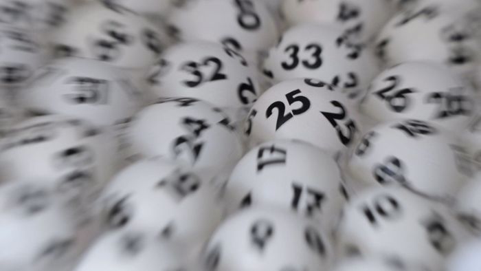 Lottospieler gewinnt fast 2,4 Millionen Euro im Spiel 77