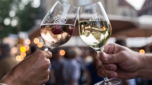 Ob Weißwein, Rotwein oder Rosé: Beim Stuttgarter Weindorf kommt jeder auf seinen Geschmack. Foto: dpa