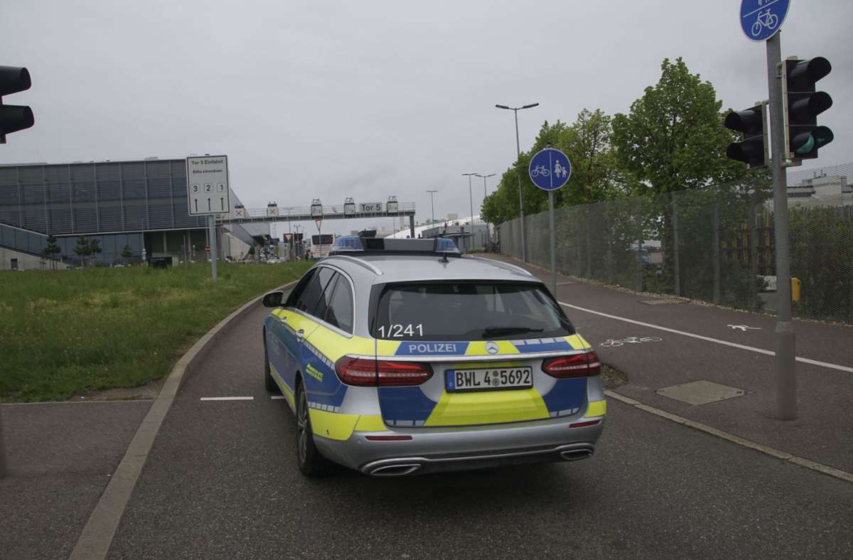 Weitere Eindrücke vom Polizeieinsatz auf dem Mercedes-Werksgelände