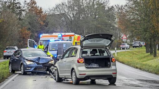 Beide Fahrzeuge waren nach dem Unfall nicht mehr fahrbereit. Foto: SDMG/Dettenmeyer