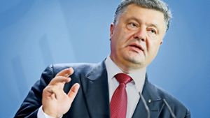 Ukraine-Präsident Poroschenko versetzt Truppen in Kampfbereitschaft