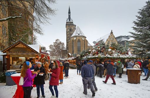 Das gab es seit vielen Jahren nicht mehr: Ein Weihnachtsmarkt, der im Schnee versinkt. Foto: Lichtgut/Leif Piechowski