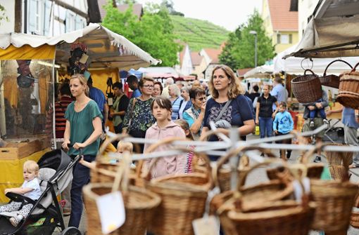 Rund 50 Händler sind zum Pfingstmarkt nach Mundelsheim gekommen. Foto: Werner Kuhnle