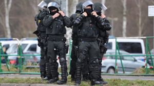 So äußert sich die Polizei zu dem Stopp der Fan-Busse aus Köln