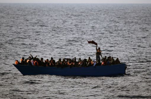 Flüchtlingsboot im Mittelmeer. Foto: dpa