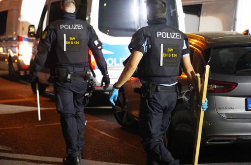Bis spät in die Samstagnacht hinein war die Polizei im Einsatz. Foto: Andreas Rosar/Fotoagentur-Stuttg