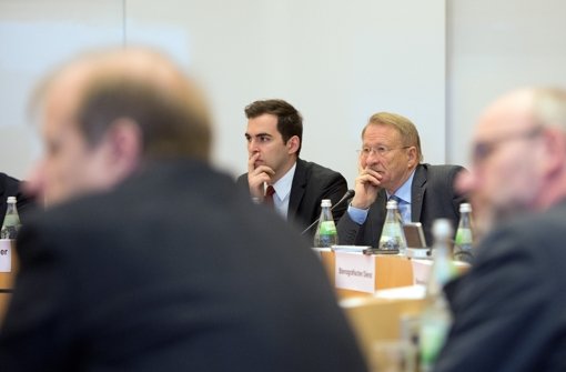 Auf der Suche nach dem richtigen Umgang mit dem NSU: Am Freitag wollen Ausschusschef Wolfgang Drexler (SPD – rechts) über einen zweites NSU-Gremium in Baden-Württemberg diskutieren. Foto: dpa