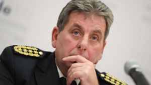 Wegen der Affäre um Droh-E-Mails tritt der Hessische Polizeipräsident Udo Münch zurück. Foto: dpa/Arne Dedert