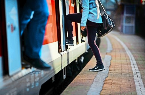 Der Einstieg in die Bahn ist für Menschen mit Behinderung keine leichte Hürde Foto: Gottfried Stoppel