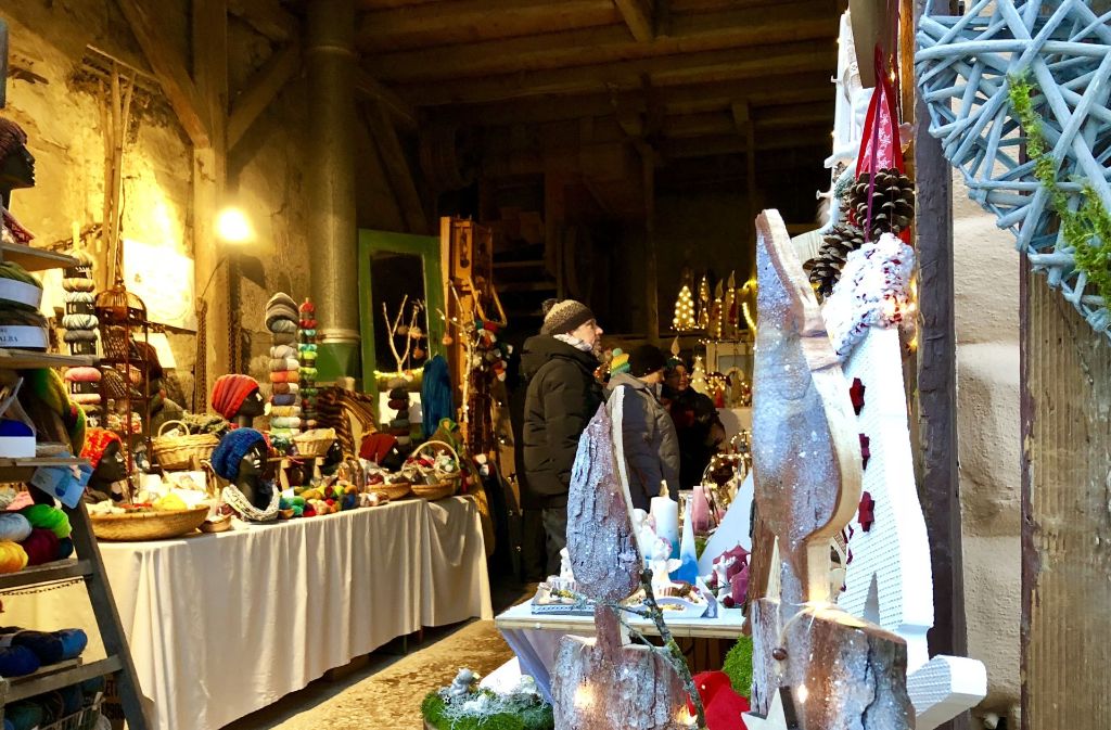 Zum Weihnachtsmarkt in Großhöchberg werden einige  Scheunen zu Kleinkunstmärkten.