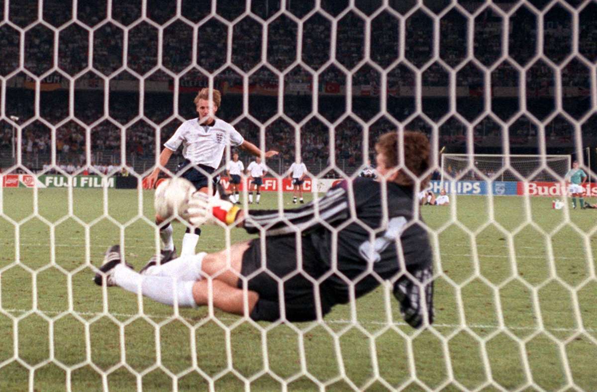 Bodo Illgner (damals 23) hatte nach der EM 1988 Eike Immel als Stammtorhüter abgelöst. Sein persönlicher Höhepunkt bei der WM in Italien: Im Halbfinale gegen England hielt der damalige Kölner den Schuss von Stuart Pearce und sicherte dem deutschen Team den Einzug ins Endspiel.