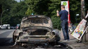 Brennende Autos, eingeschlagene Scheiben: Chaoten pflegen ihr Ritual der Gewalt. Foto: dpa