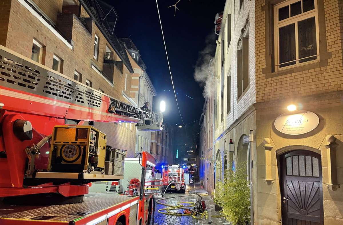 In den engen Gassen des Stuttgarter Bohnenviertels gab es einen Feuerwehreinsatz.