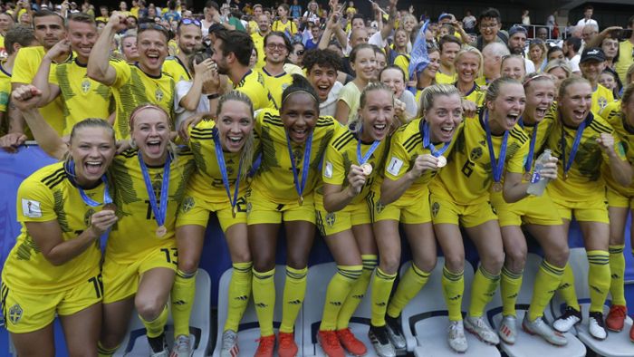 Schwedinnen nach 2:1 gegen England auf Platz drei