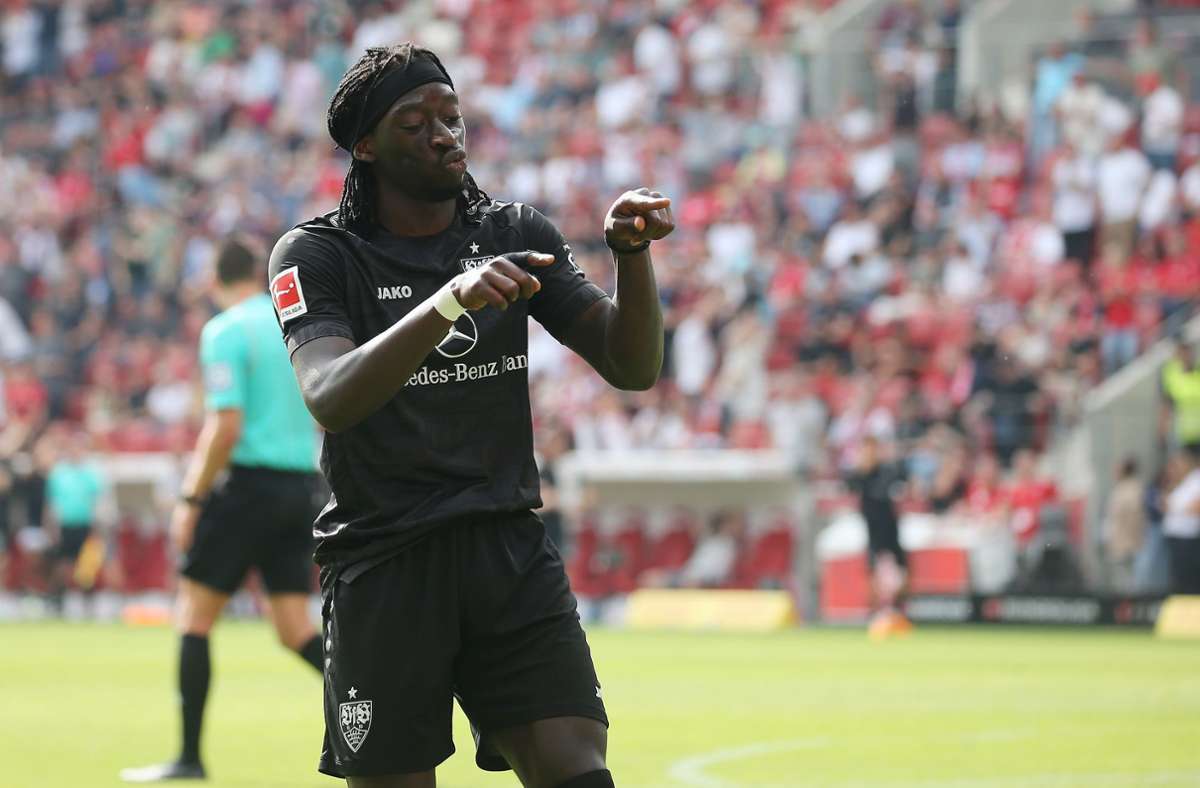 Torschütze in Mainz: Tanguy Coulibaly bejubelt seinen Treffer zum 4:1 Foto: Baumann