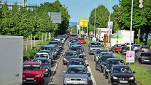 Stau in Ludwigsburg: Die Stadt hat viele Ideen für den Verkehr von morgen – nur: welche werden wahr? Und wann? Foto: Andreas Rosar/Archiv