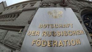 Die Botschaft der russischen Föderation in Berlin: Die Bundesregierung hat vier Diplomaten ausgewiesen. Foto: dpa