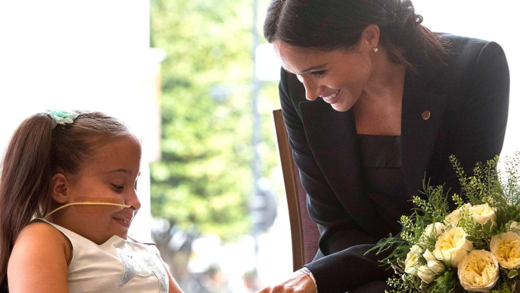 Herzogin Meghan und Prinz Harry: Royals zaubern Kindern ein Lächeln ins Gesicht