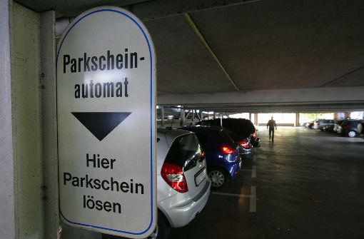In Memmingen hat ein 48-Jähriger beim Bezahlen seines Parktickets 201,50 Euro vermeintliches Wechselgeld bekommen. Foto: Achim Zweygarth
