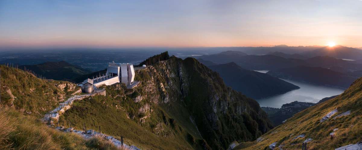 Die Steinblume von Mario Botta auf dem Gipfel des Monte Generoso